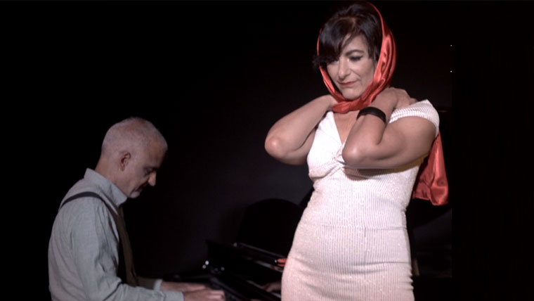 Rosana Puccia apresenta o videoclipe de “Lembro Que Foi à Tarde”